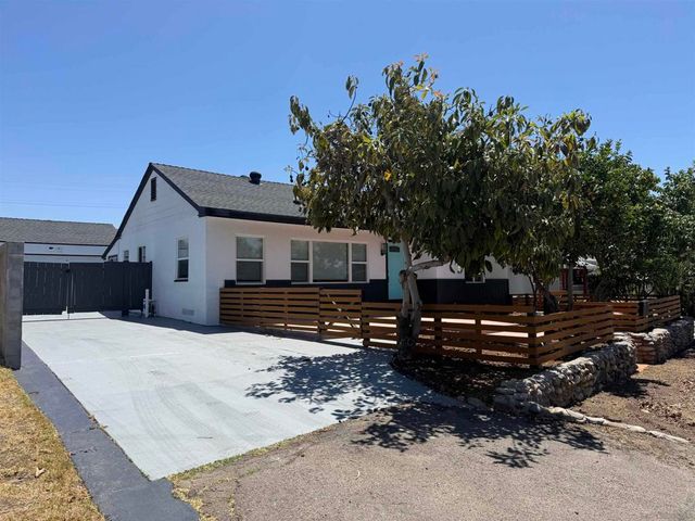 1661 Colfax Dr, Lemon Grove, CA 91945