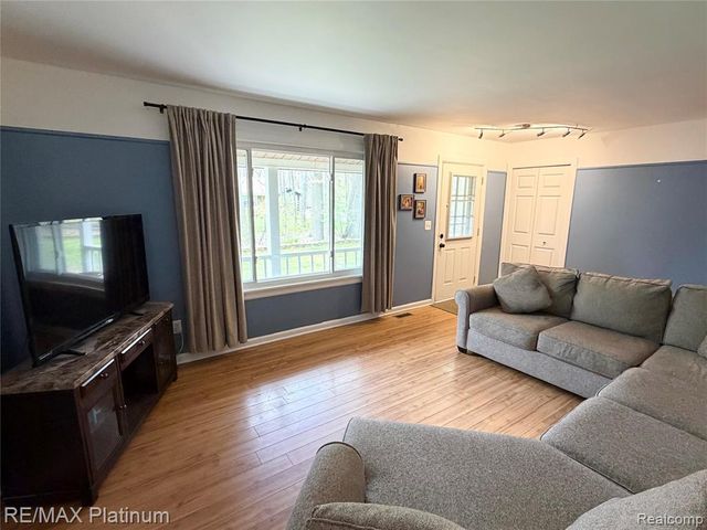 2482 Livernois Drive, Howell, MI 48843