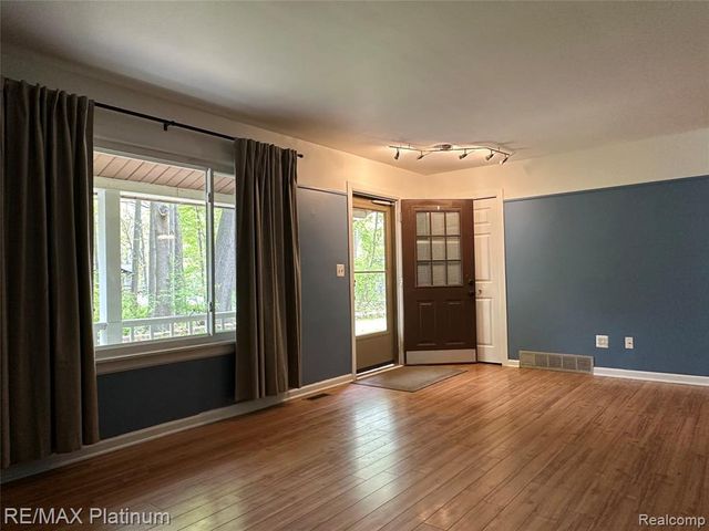 2482 Livernois Drive, Howell, MI 48843