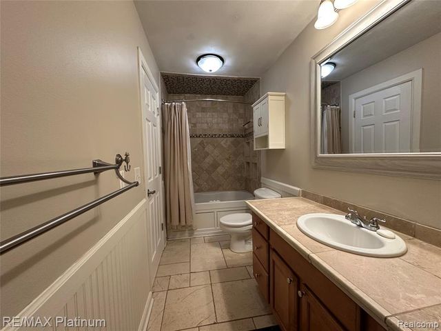 2482 Livernois Drive, Howell, MI 48843