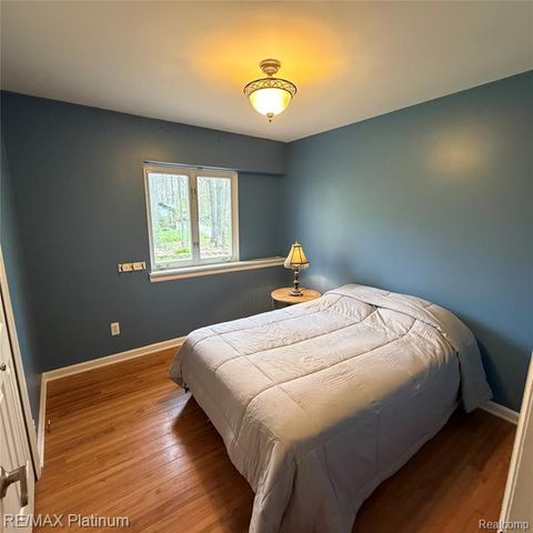 2482 Livernois Drive, Howell, MI 48843