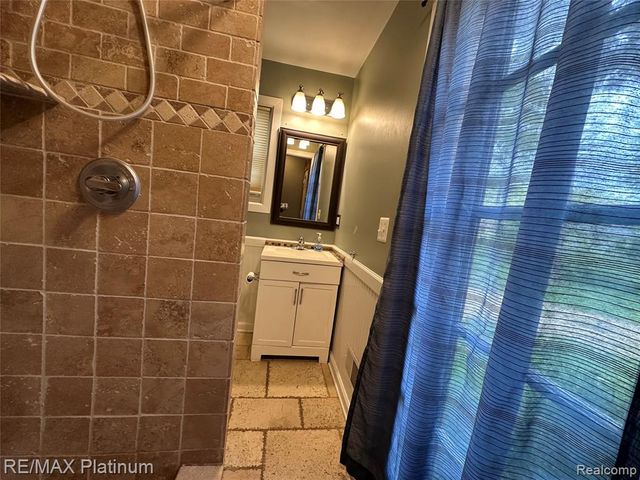 2482 Livernois Drive, Howell, MI 48843
