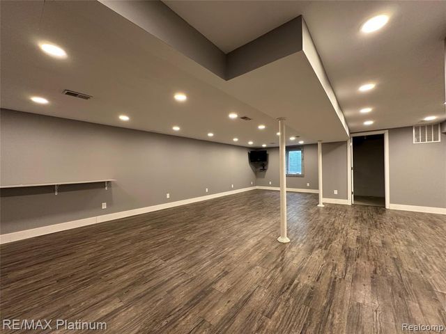 2482 Livernois Drive, Howell, MI 48843