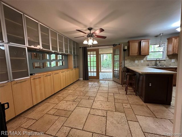 2482 Livernois Drive, Howell, MI 48843