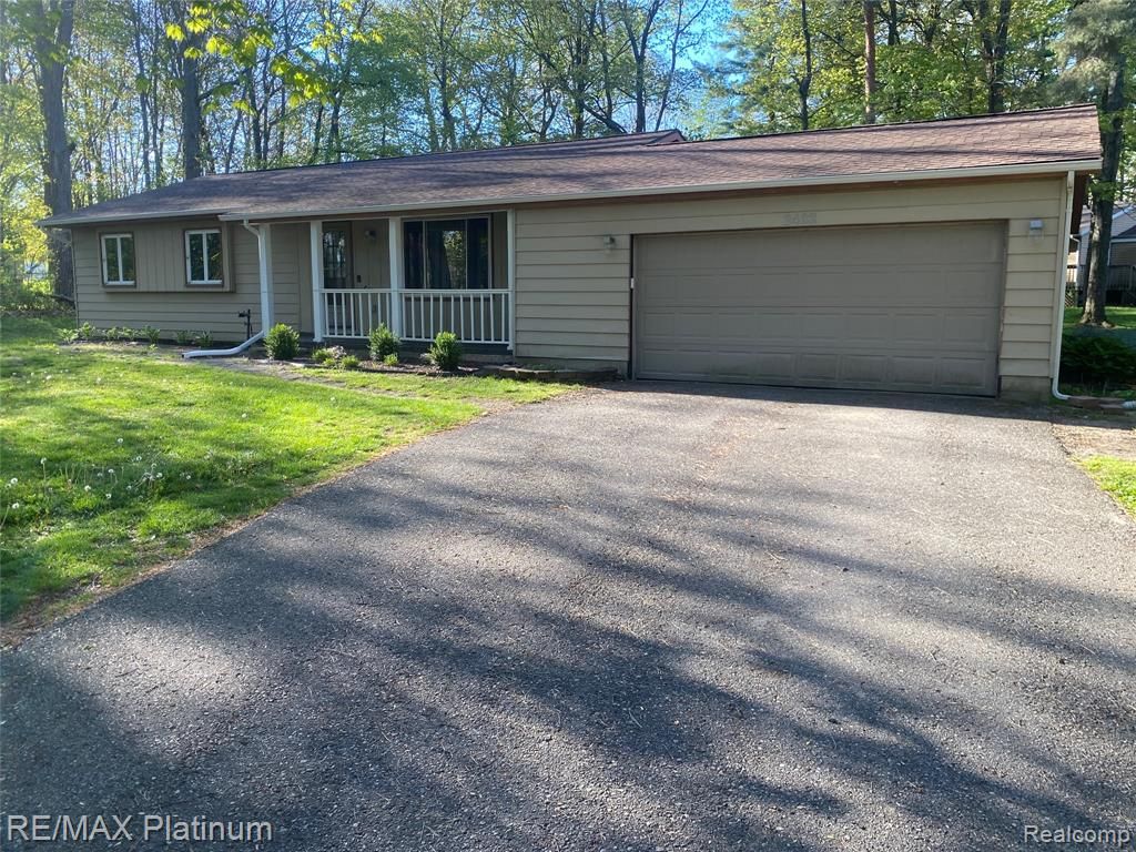 2482 Livernois Drive, Howell, MI 48843