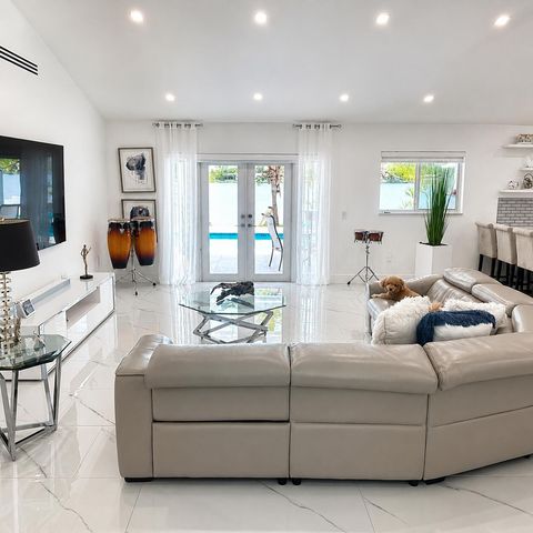 500 NW 86TH Avenue, Pembroke Pines, FL 33024
