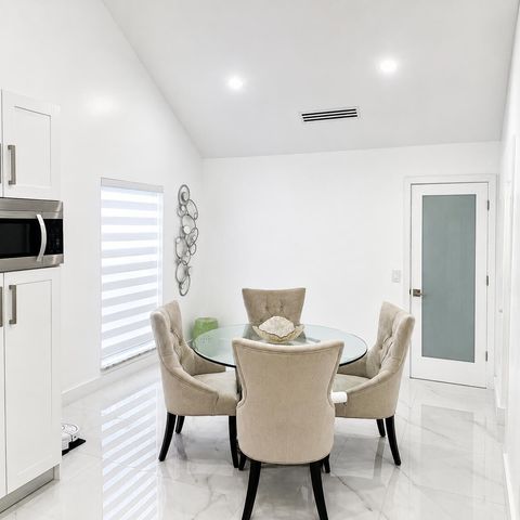 500 NW 86TH Avenue, Pembroke Pines, FL 33024