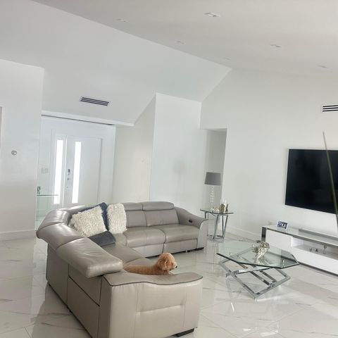 500 NW 86TH Avenue, Pembroke Pines, FL 33024