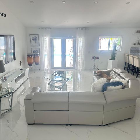 500 NW 86TH Avenue, Pembroke Pines, FL 33024