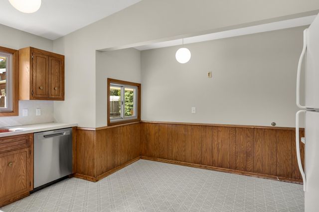 112 Mayo Drive, Burnsville, MN 55337