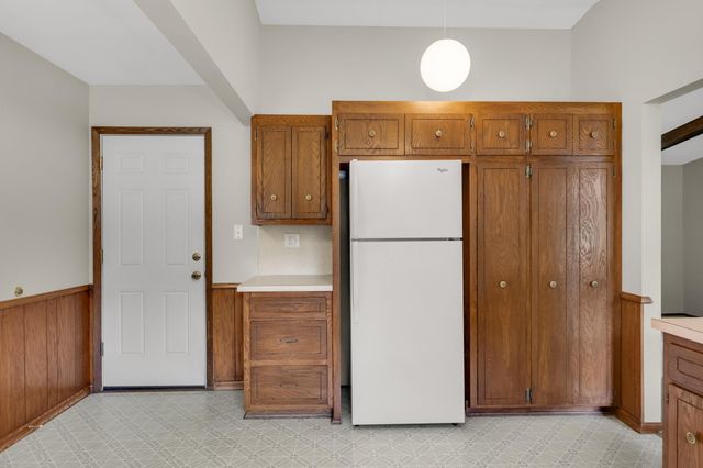 112 Mayo Drive, Burnsville, MN 55337