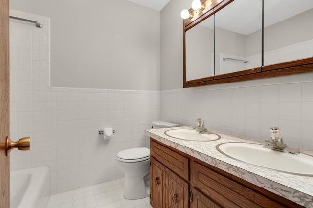 112 Mayo Drive, Burnsville, MN 55337