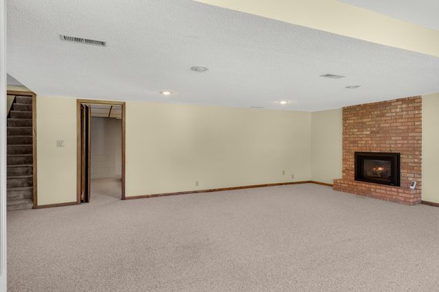 112 Mayo Drive, Burnsville, MN 55337