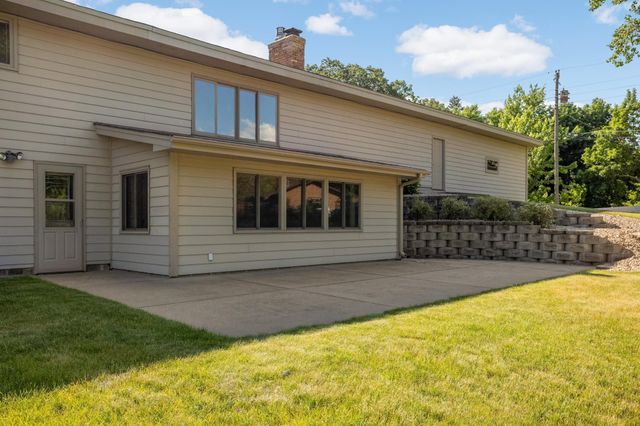 112 Mayo Drive, Burnsville, MN 55337