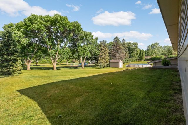 112 Mayo Drive, Burnsville, MN 55337