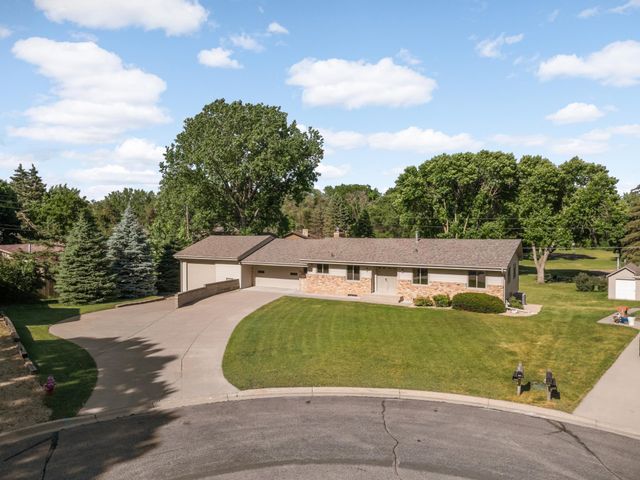 112 Mayo Drive, Burnsville, MN 55337