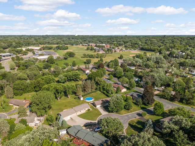 112 Mayo Drive, Burnsville, MN 55337