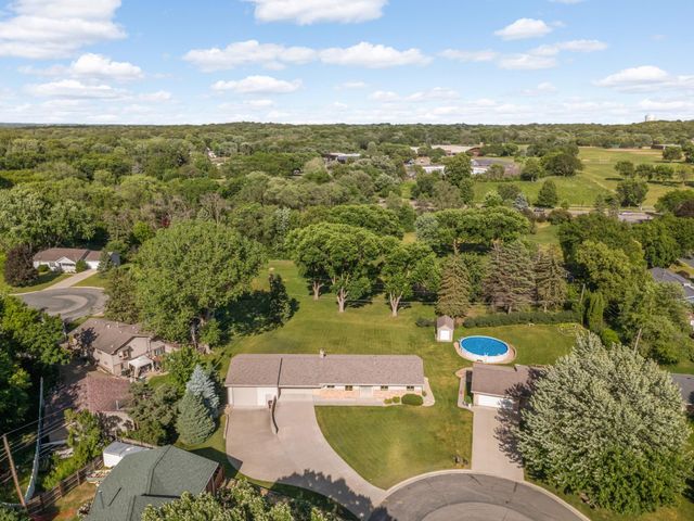 112 Mayo Drive, Burnsville, MN 55337