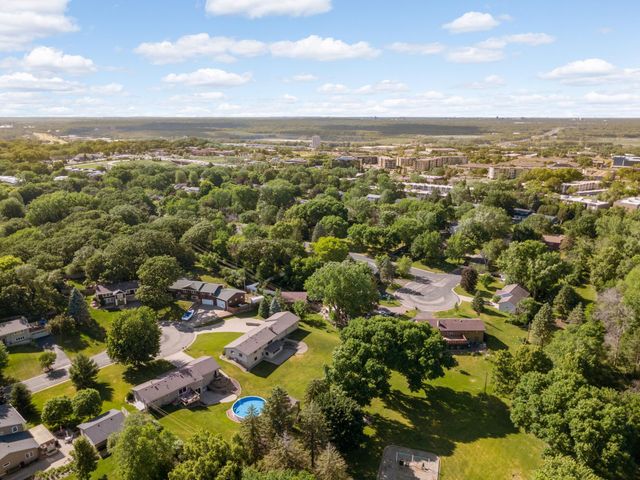 112 Mayo Drive, Burnsville, MN 55337