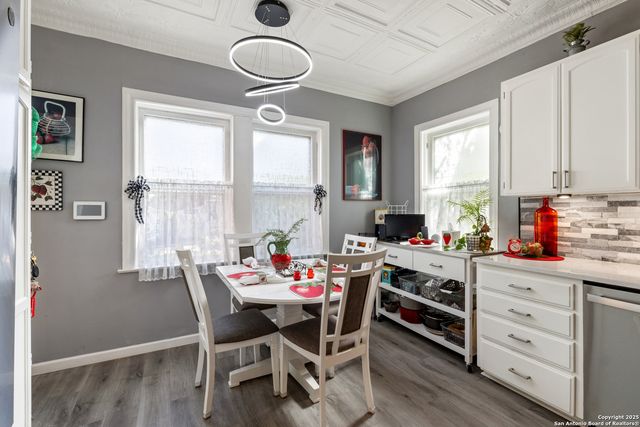 818 W Magnolia, San Antonio, TX 78212