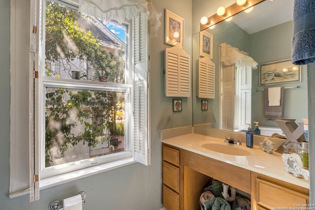 818 W Magnolia, San Antonio, TX 78212