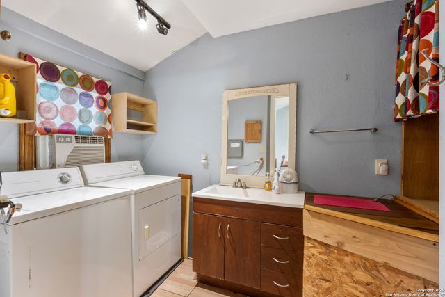 818 W Magnolia, San Antonio, TX 78212