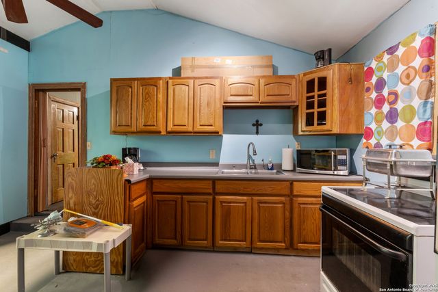 818 W Magnolia, San Antonio, TX 78212