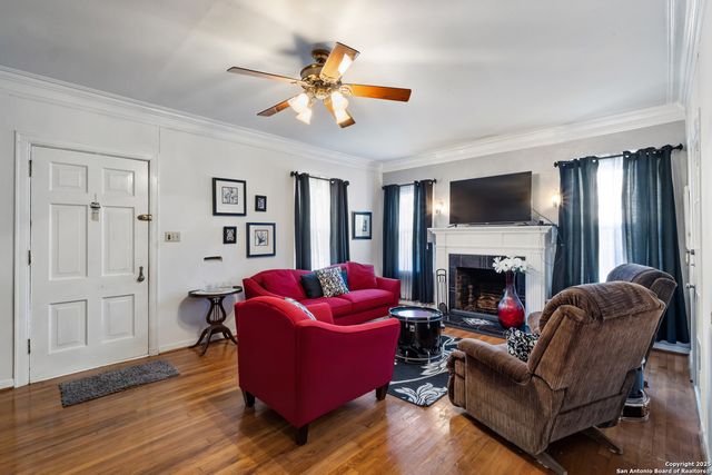 818 W Magnolia, San Antonio, TX 78212