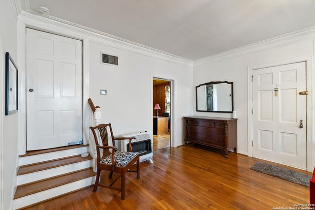 818 W Magnolia, San Antonio, TX 78212