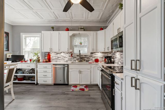 818 W Magnolia, San Antonio, TX 78212