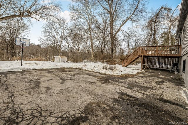 221 Lafayette Avenue, Cortlandt Manor, NY 10567