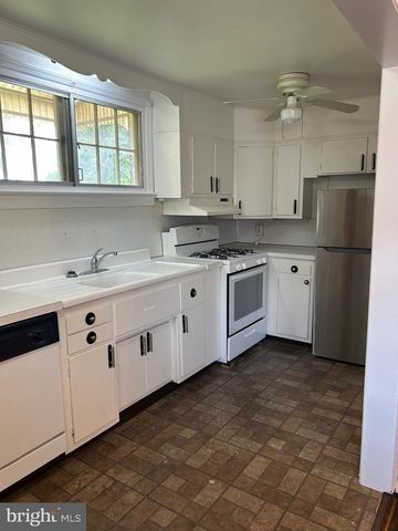 2 WINTHROP RD, Darby, PA 19023