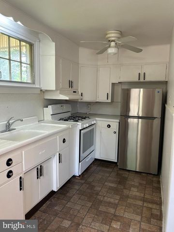 2 WINTHROP RD, Darby, PA 19023