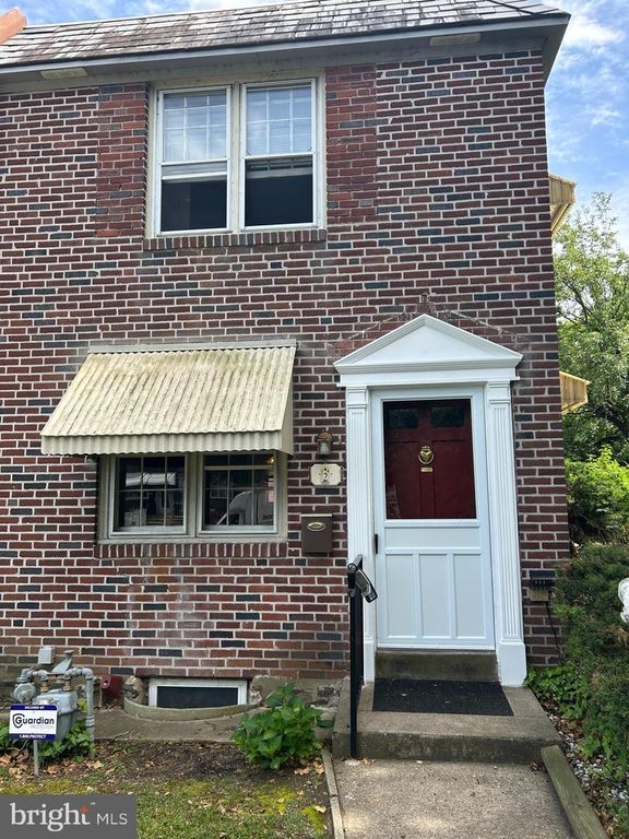 2 WINTHROP RD, Darby, PA 19023