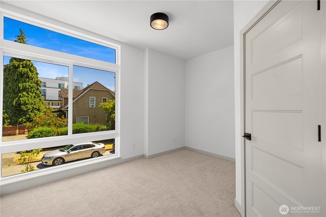 7009 9th Avenue NE, Seattle, WA 98115