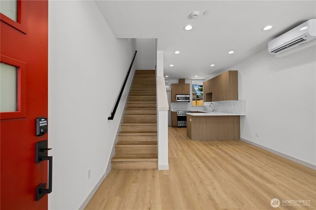 7009 9th Avenue NE, Seattle, WA 98115