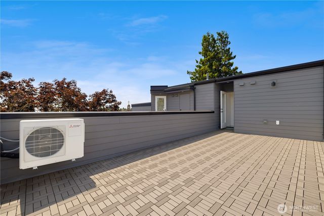 7009 9th Avenue NE, Seattle, WA 98115