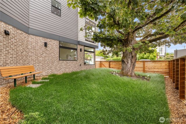 7009 9th Avenue NE, Seattle, WA 98115
