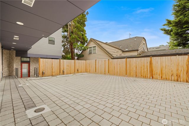 7009 9th Avenue NE, Seattle, WA 98115