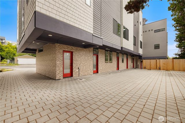 7009 9th Avenue NE, Seattle, WA 98115