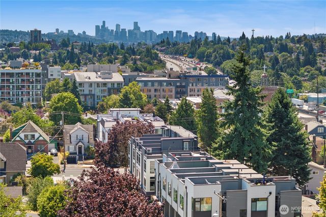 7009 9th Avenue NE, Seattle, WA 98115