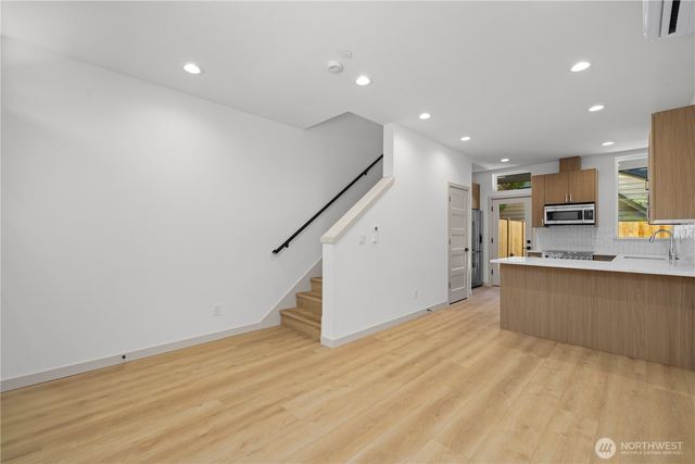 7009 9th Avenue NE, Seattle, WA 98115