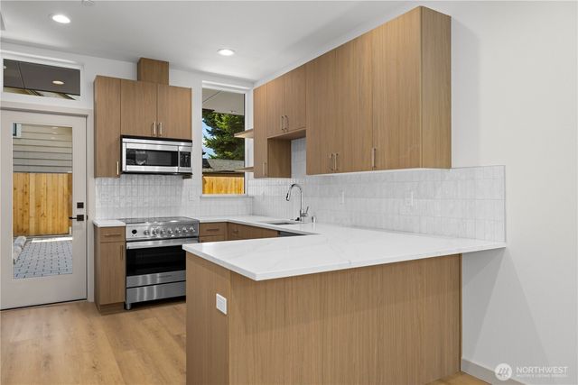 7009 9th Avenue NE, Seattle, WA 98115