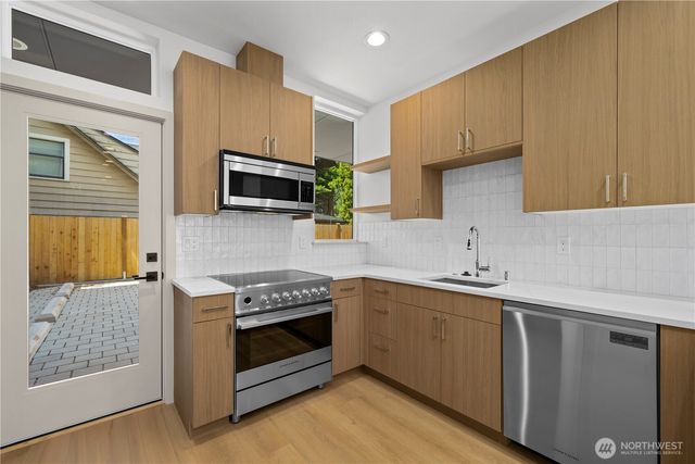 7009 9th Avenue NE, Seattle, WA 98115