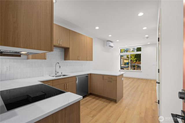 7009 9th Avenue NE, Seattle, WA 98115
