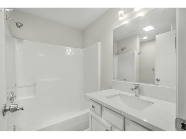 1244 Sw 160TH Ave 104, Beaverton, OR 97006