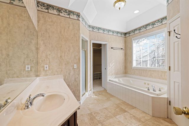 1822 Bay Pointe Dr Drive, Hixson, TN 37343