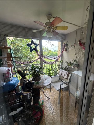 952 NE 199th St 2N, Miami, FL 33179
