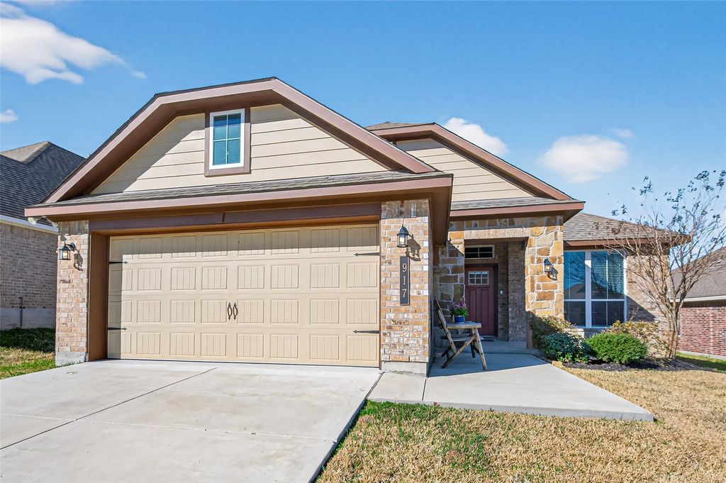 917 Farm Path, Brenham, TX 77833