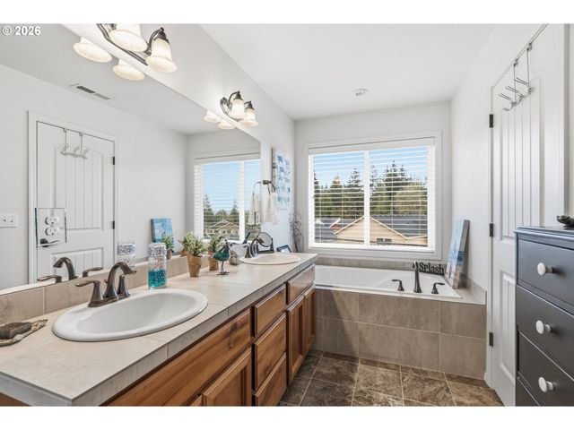 617 STONE Park, Kalama, WA 98625